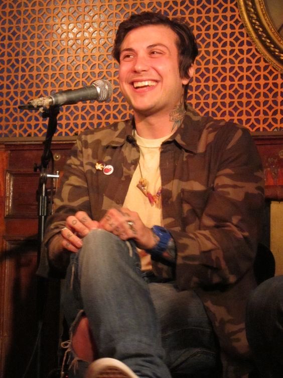 Boyfriend Frank Daily tweet media