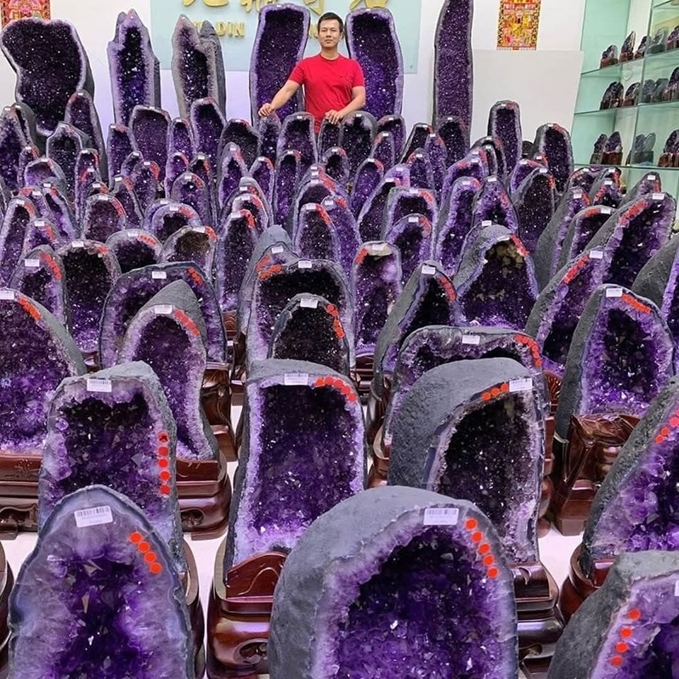 GeologyWonders1's tweet image. Look at this Amazing Biggest Amethyst from Uruguay 

📷 crystalallies.com

#minerals #geology