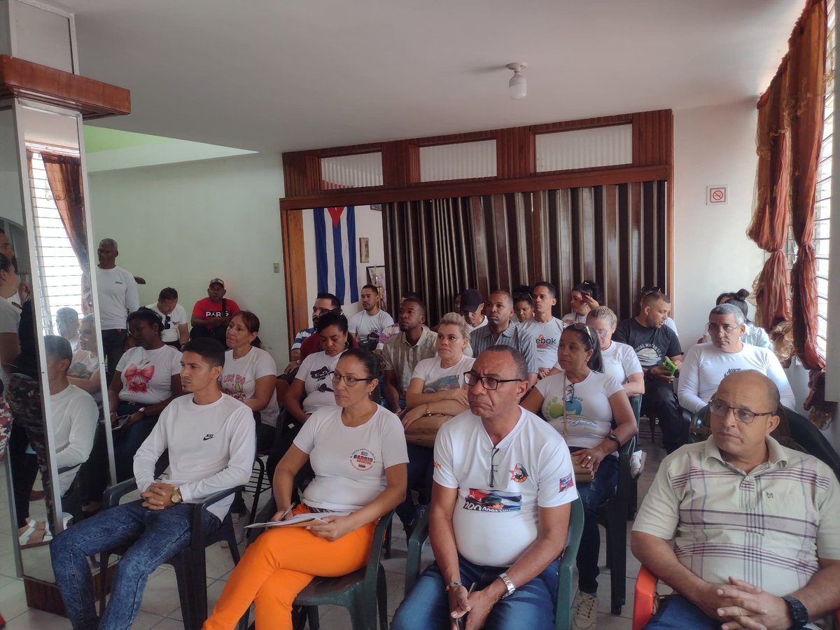 ELIZABETHG6419's tweet photo. Se desarrolla en la sede estadal de Estado Lara de la MMCV, acto por el 1ro de mayo Día Internacional de los trabajadores. https://t.co/S46CAG5V46