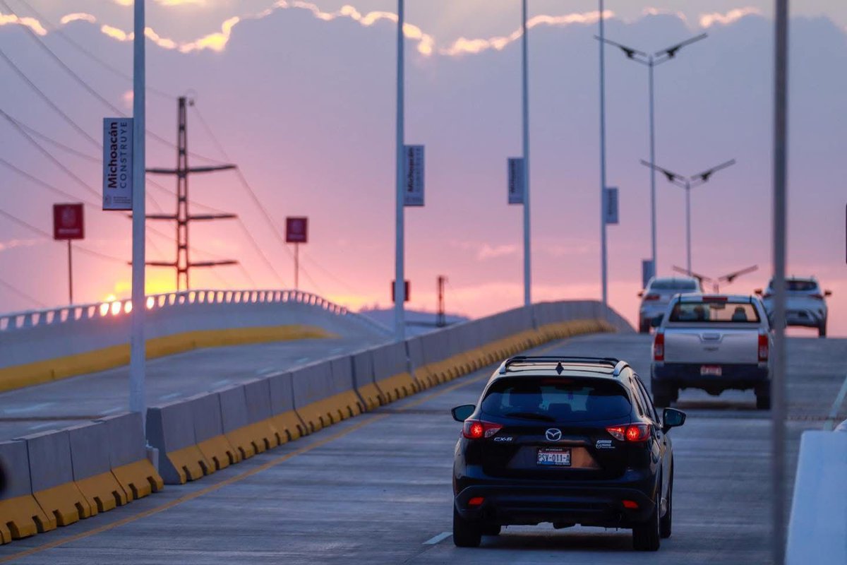 RebelionNews's tweet image. 🚗#Morelia Adiós a la espera

Con la apertura del Paso Independencia, más de 85 mil vehículos circulan sin interrupciones, eliminando esperas por el tren. #Infraestructura