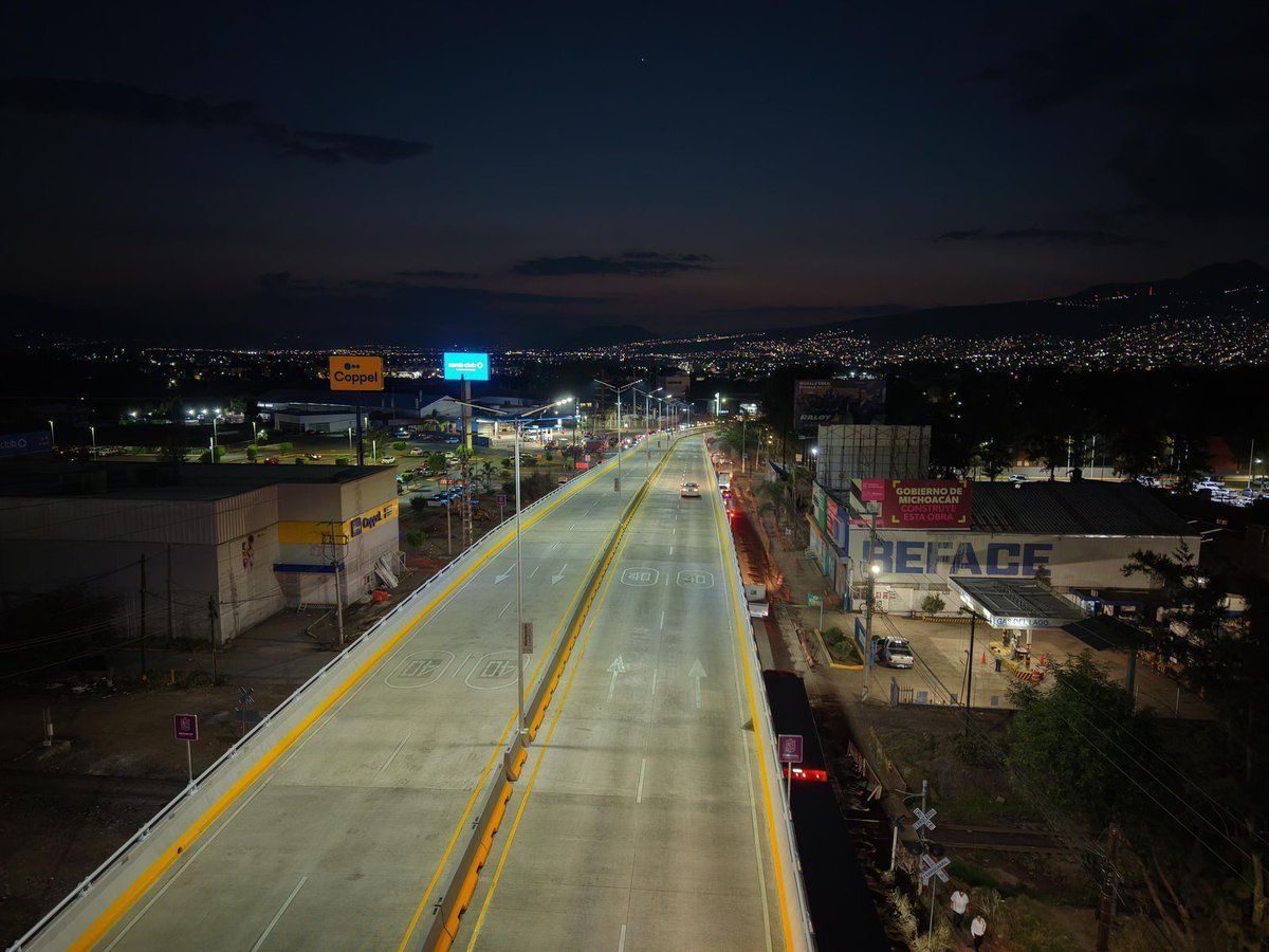 RebelionNews's tweet image. 🚗#Morelia Adiós a la espera

Con la apertura del Paso Independencia, más de 85 mil vehículos circulan sin interrupciones, eliminando esperas por el tren. #Infraestructura