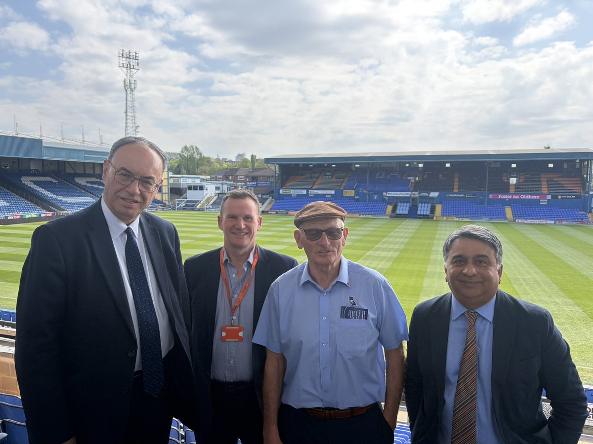 k4shf's tweet photo. Absolute Privilege to Chair Business Roundtable in #LoveOldham with the Governor of the Bank of England Andrew Bailey great conversation and insight into how the Economy impacts Business thank you for hosting @OfficialOAFC πππ@bankofengland #OldhamPresident https://t.co/ONBvuoKojl
