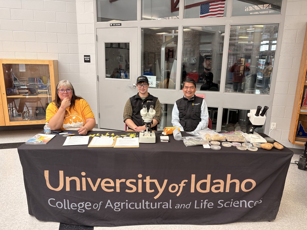 CCumagun's tweet photo. Introducing plant pathology or plant medicine to high school seniors as part of the summer job fair. https://t.co/HatOPFVbE9