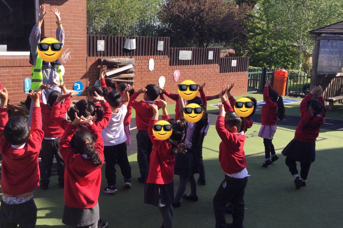 LeighPrimary's tweet image. Nursery/Reception children had a fantastic PE session outdoors in the sun. We exercised our bodies and used different movements from being a magic bean to growing into a tall beanstalk from our story. #PE #PD #relationshipbuilders #memorymakers #lifelonglearners