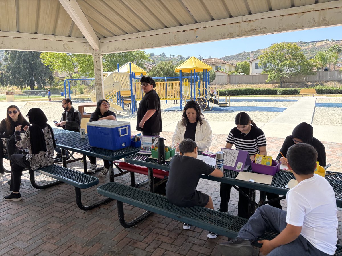 Dunphy1John's tweet photo. @dunphy1john and Mrs. Walvatne @designlearninga liking Park Meet Up with @cvusd_vlp @jaelementary ⁦@CajonValleyUSD⁩ https://t.co/dl6kgvVfGw