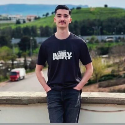daneszy tweet media