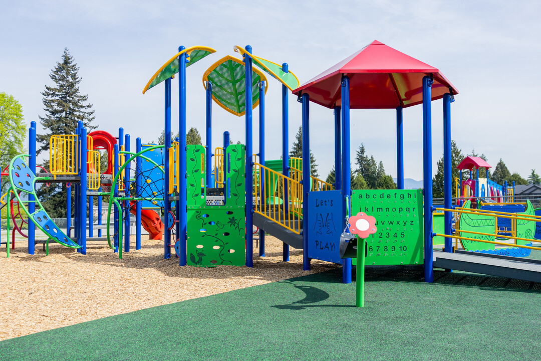 BowinnMa's tweet photo. Investing in more fun for kids! Today we announced $5M for 25 new accessible playgrounds in school communities throughout the province, so more students can have a safe place to play.🏃♀️✨ @Dave_Eby @burnabyschools @AnneKangBurnaby @BCCPAC https://t.co/TCKgnKWhJi
