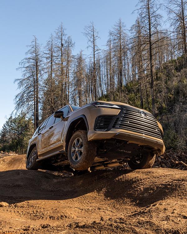 FieldsLexus's tweet photo. The smoothest this road has ever felt. The Lexus LX Hybrid handles everything the weekend throws at it. Visit Fields Lexus Glenview to experience it yourself. (847) 510-5535 | https://t.co/LsQeXyJpNZ
#LexusLX https://t.co/Zhb9WCMSuB