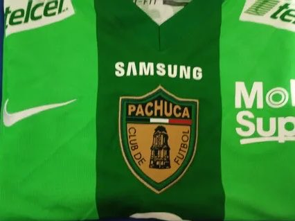 CharliePM10's tweet image. En 2014, #Nike lanzó la campaña “Risk everything” para apoyar a @miseleccionmx de cara al Mundial de Brasil 2014.

#Pachuca utilizó este jersey el 12 de abril en el que perdieron vs Chivas 1-3.

¿Quienes son los 11 del cuadro inicial?