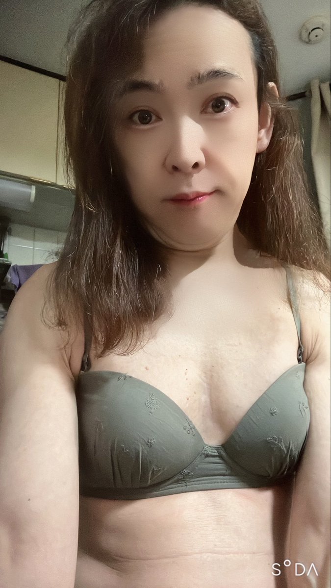 おはようございます☀
今日から連休ですね。
私は関係なく仕事に行って来まーす。
昨日から完全に風邪をひいちゃいました。
昨夜は21時に就寝