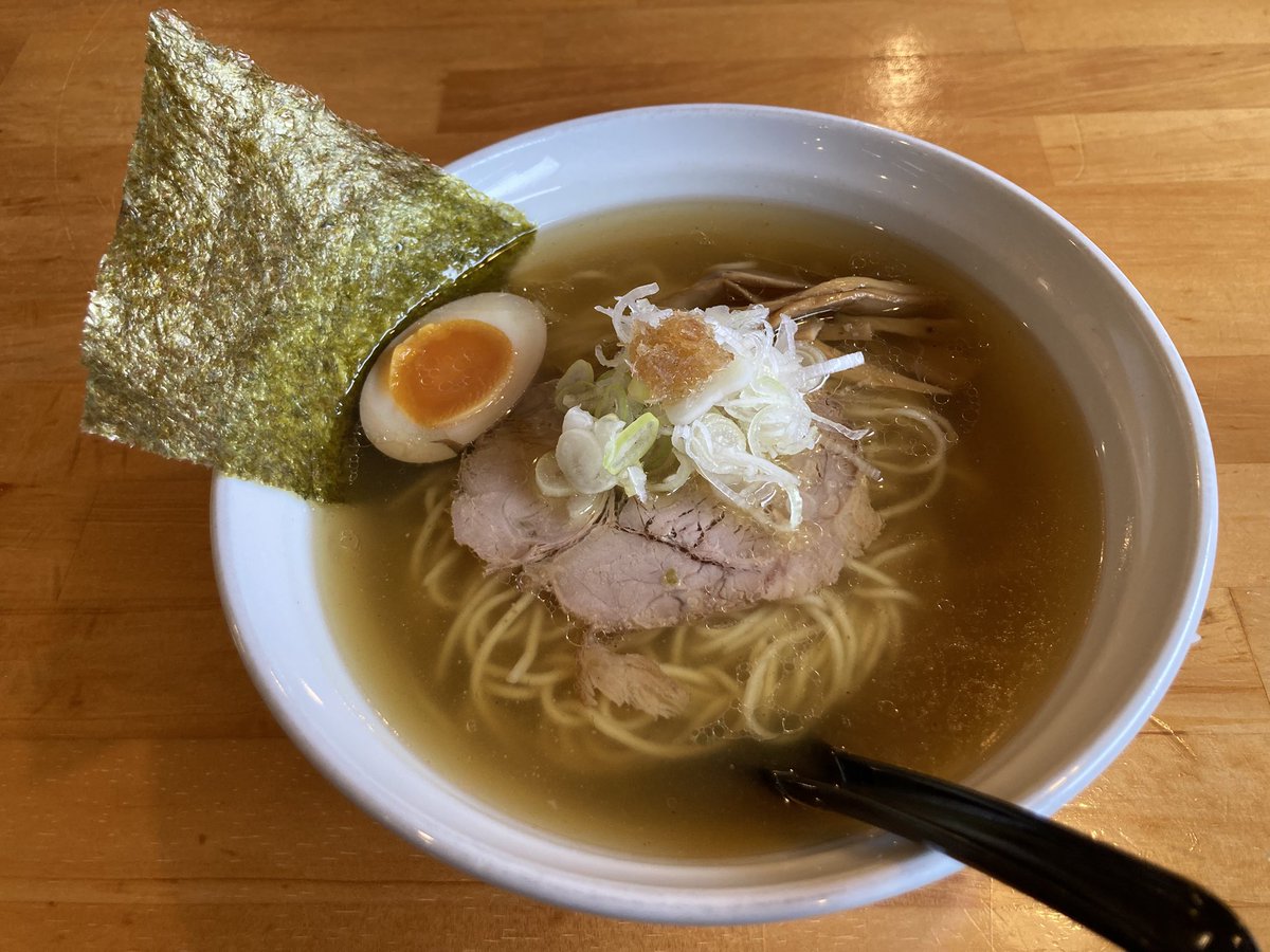 ayudabe's tweet image. #lunch  #ramen  大崎市古川  麺屋千葉 Japan Miyagi  塩そば   #中華そば  #大崎  #古川  #furukawa  2026年🍜18杯目  前回は麺屋千葉東店時代.店内も少し改装したっぽい.苦手な自販機.あゆが券買ったとこで販売終了.次々とクルマが入ってきていたけどね