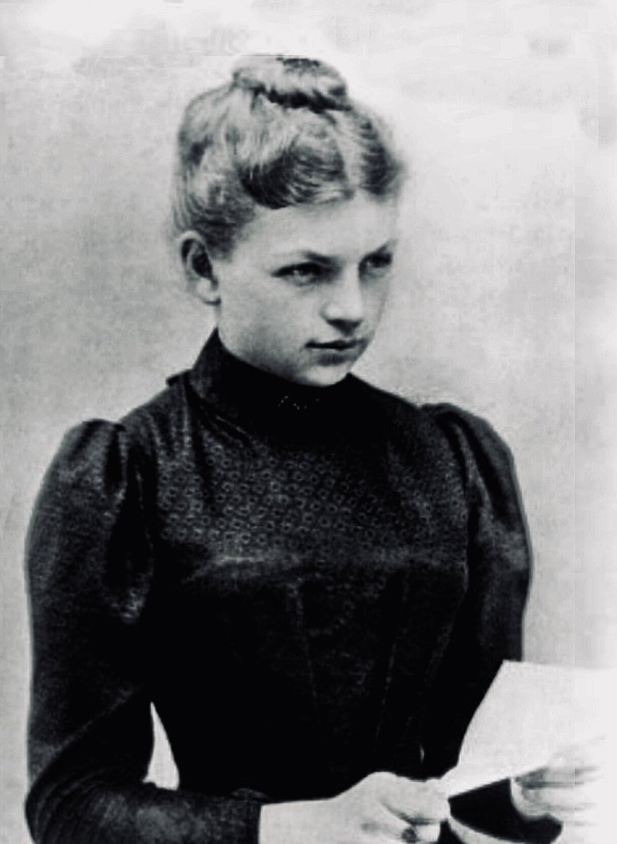 EtienneKlein's tweet image. Il y a pile 111 ans, la chimiste Clara Immerwahr se suicidait, à l’âge de 44 ans. 
En 1901, elle avait épousé Fritz Haber, qui obtiendra le prix Nobel de chimie pour ses travaux sur l’ammoniac. Durant la Première Guerre mondiale, son mari joua un rôle décisif dans le