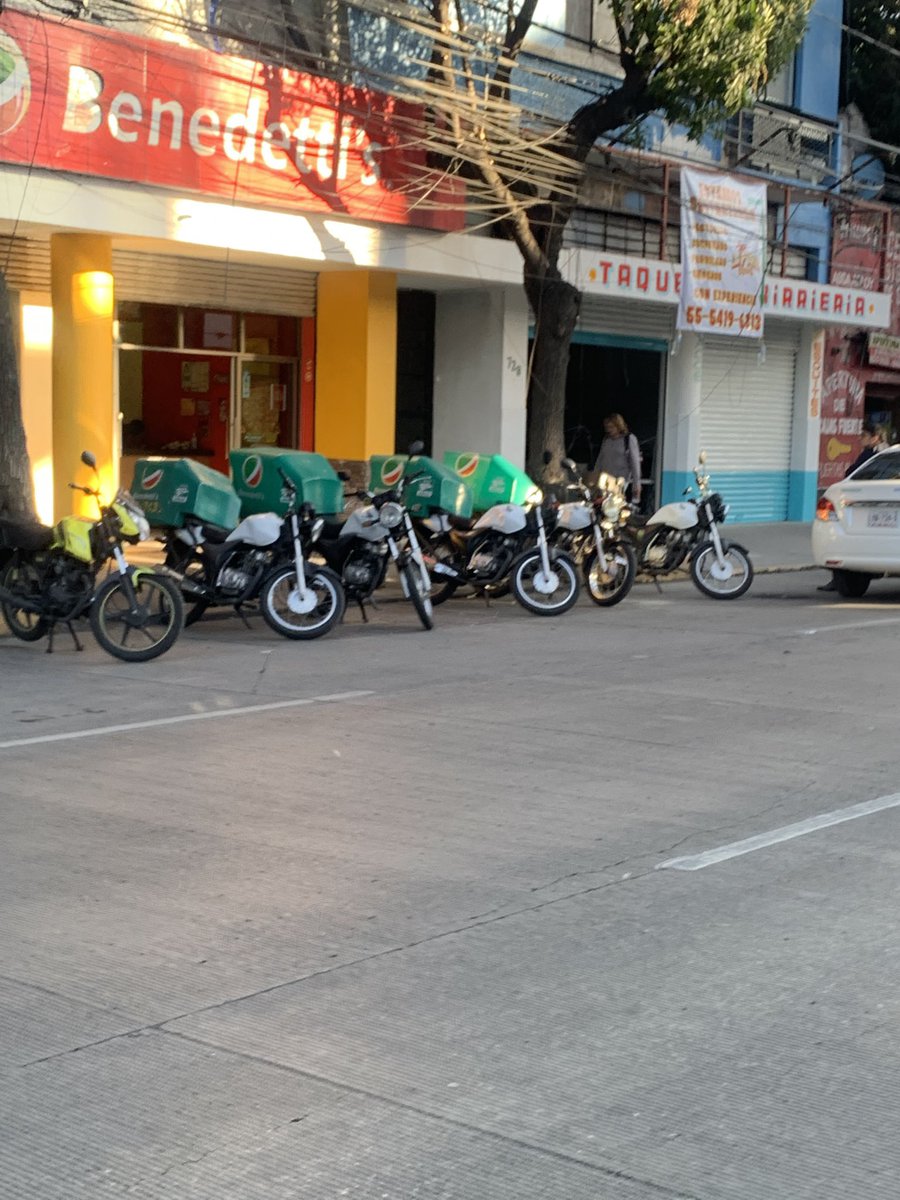 Revolucion 728, nonoalco en <a href="/BJAlcaldia/">Alcaldía de Benito Juárez</a> cuanta lana darán a #TransitoGCDMX para que esta sucursal de Benedettis pueda tener diario sus motos estacionadas sobre un carril de avenida principal sin ser sancionados. <a href="/UCS_GCDMX/">Unidad de Contacto del Secretario SSC CDMX</a> ustedes nunca sancionan <a href="/ClaraBrugadaM/">Clara Brugada Molina</a>