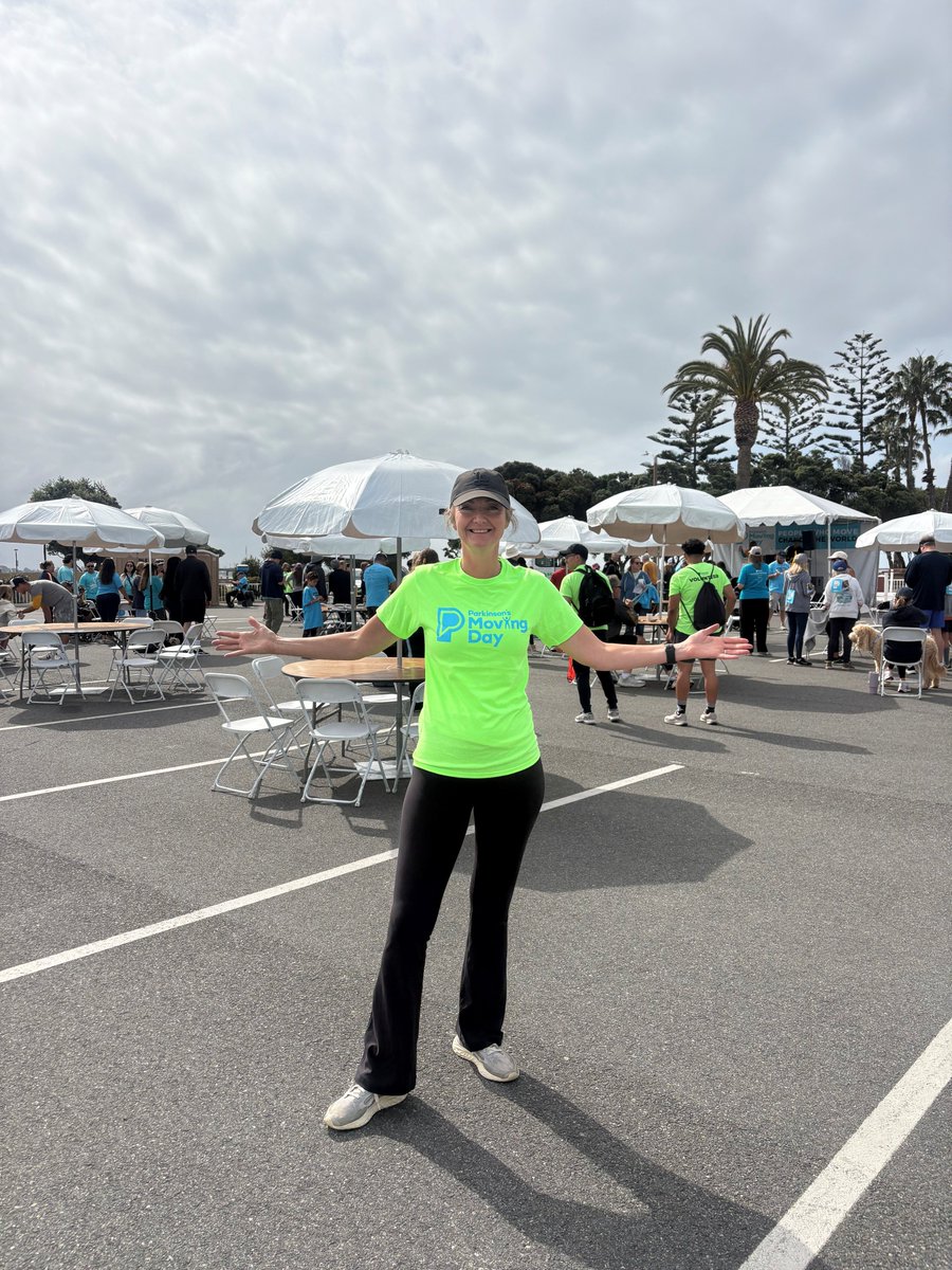 Assisted1's tweet photo. Our Ventura Hospice liaison spent the day giving back at Saturday’s Parkinson’s Move Day in Ventura, coming together with the community to support an incredible cause and make a meaningful impact 💙🌻 #AssistedCares #HomeHealth #HospiceCare #CaregiverServices https://t.co/hX6xs8RLLa