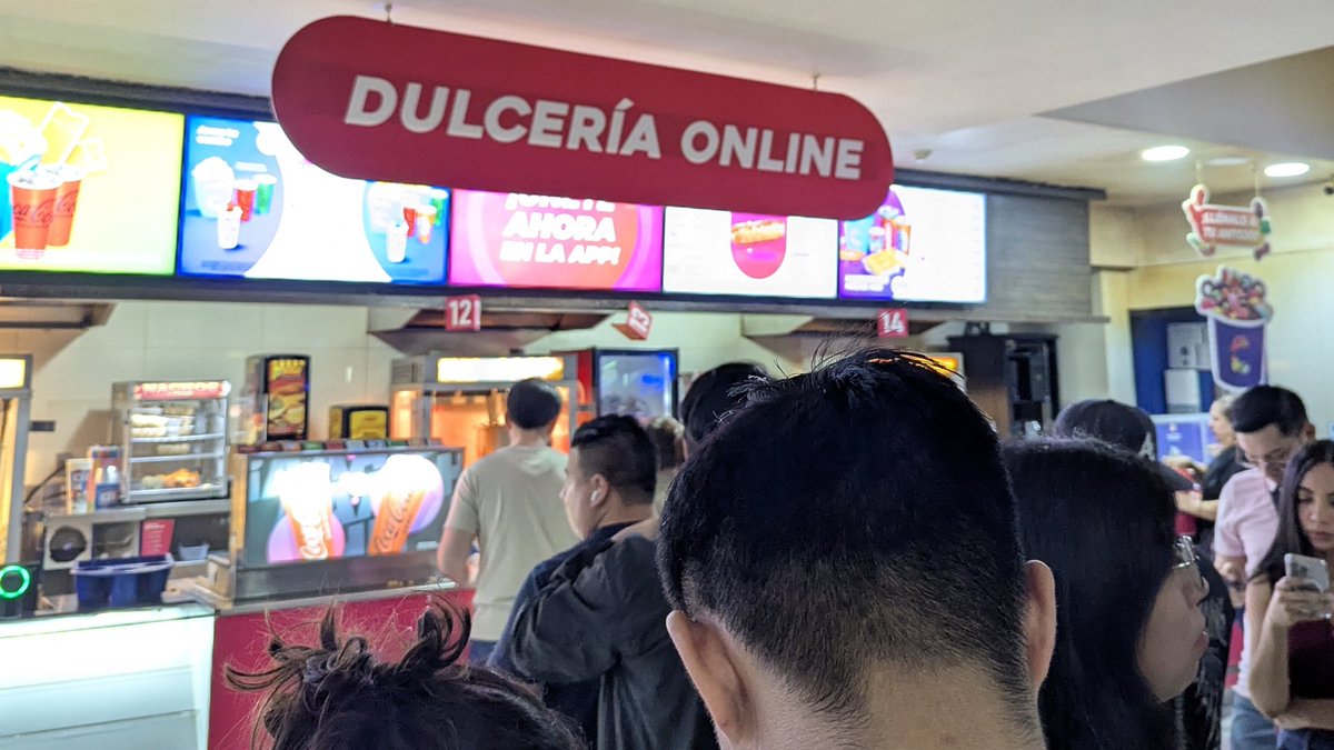 Hasta la madre la dulcería online en <a href="/Cinepolis/">Cinépolis</a> Galerías Monterrey, mucho más práctico comprar lo que vas a consumir aquí que hacerlo online porque para entregarlo son supeeeeeer leeeeeentos.