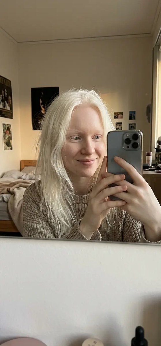 rasgo_ai's tweet photo. Creating your AI Influencer has never been easier. 

Lock in the model - Generate endless images with no character drift. https://t.co/Mnm62heRNW