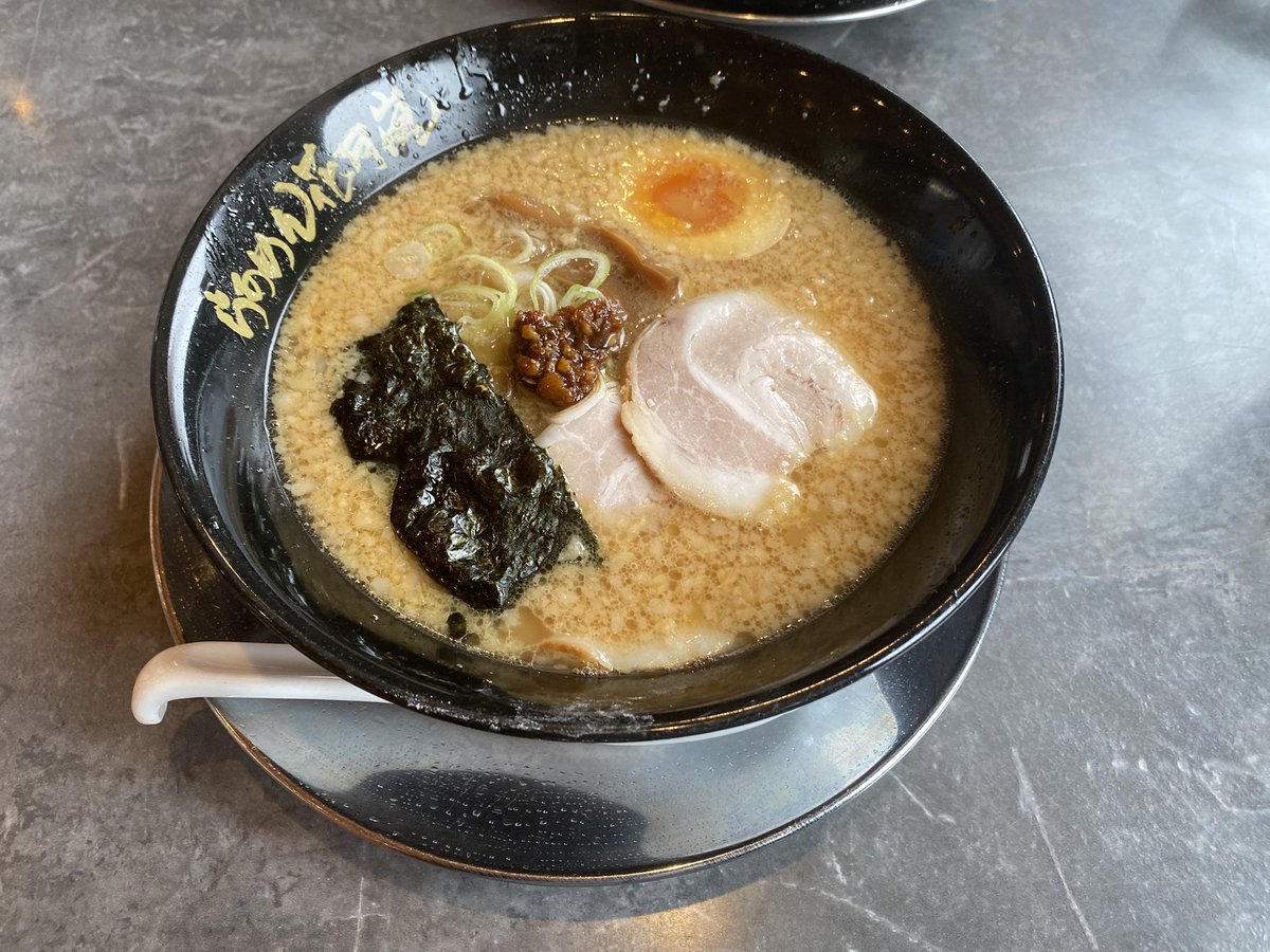 miyata117's tweet image. おはようございます☀
らあめん花月嵐でとんこつの「しょうゆ」「細麺」を選択🍜
辛旨のニラを2個トッピングし少しずつ加え味変しながら頂きました。
辛い物好きなので💯
フルキャストの株主優待券で支払い🎵
皆さま良いGWを😊

#FIRE 
#株主優待 
#株主優待生活