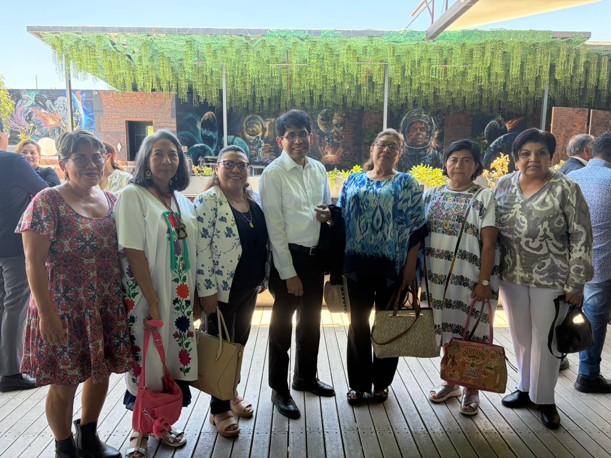 Reunión de capacitación con el Dr <a href="/EberBetanz69790/">Eber Omar Betanzos Torres</a>, Presidente del Consejo Directivo del <a href="/inap_mx/">INAP México</a>, con el <a href="/conlaoaxaca/">CONLA Oaxaca</a> presidido por el  Mtro <a href="/Gerardovel/">Gerardo Velasco</a> , Colegio de Contadores Públicos, Colegio Abogadas de Oaxaca, A.C.<a href="/BlancaSalvador/">Blanca Salvador</a>,
Barra Lex Oma y <a href="/BNMPD_/">BNMPD a.c.</a> agendando programas
