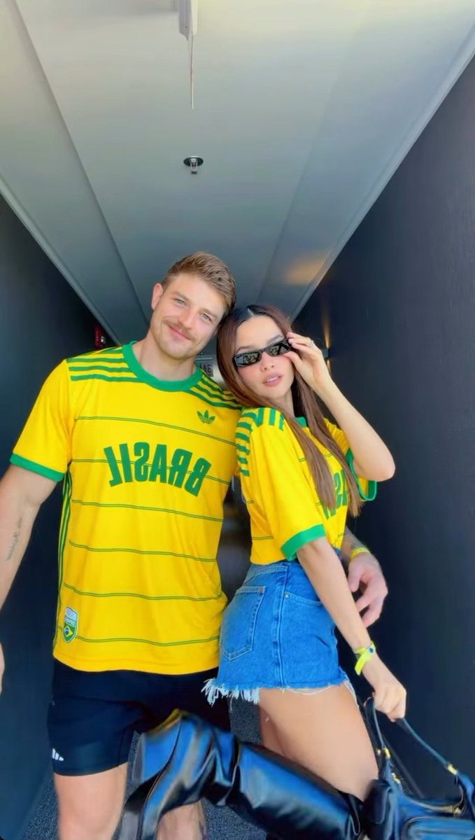 gaby carvalho tweet media