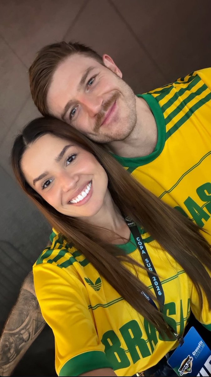 gaby carvalho tweet media