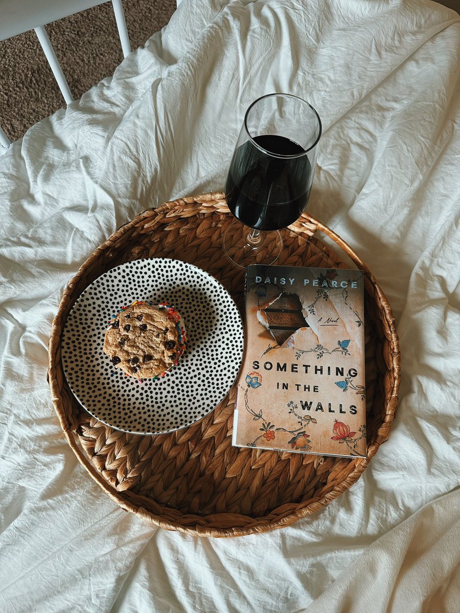 thespookygirll's tweet photo. my friday night plans https://t.co/Gqvnlrz2HI