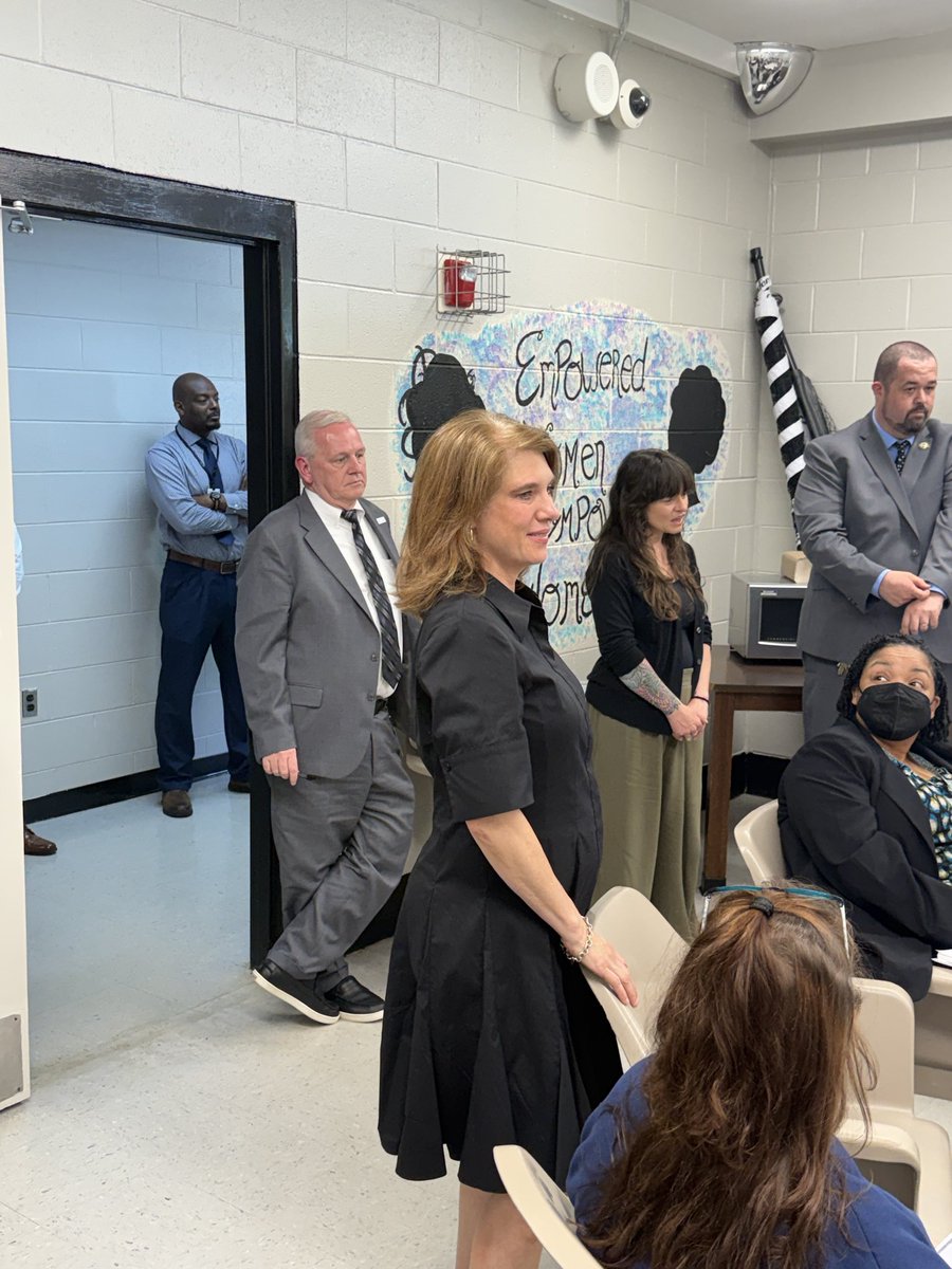 FLONC's tweet photo. Judges can send people to NC’s Confinement in Response to Violation (CRV) centers for up to 90 days when they commit technical violations of the terms of their probation, parole, or post-release supervision. NC has two CRVs-one for men and one for women. https://t.co/Er7UYqH017