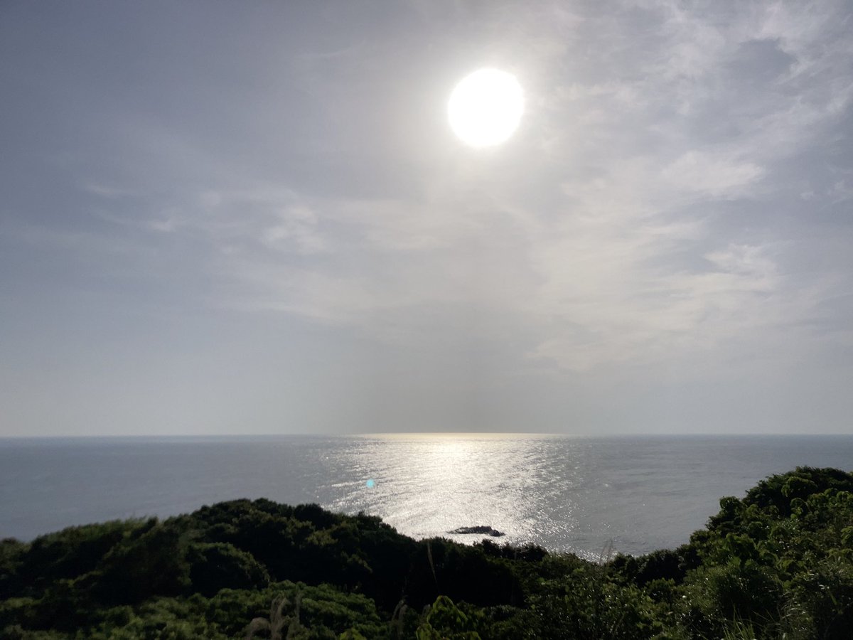 geso223's tweet photo. 水平線はどこで見ても水平線だな〜 https://t.co/qQdpqx5TLE