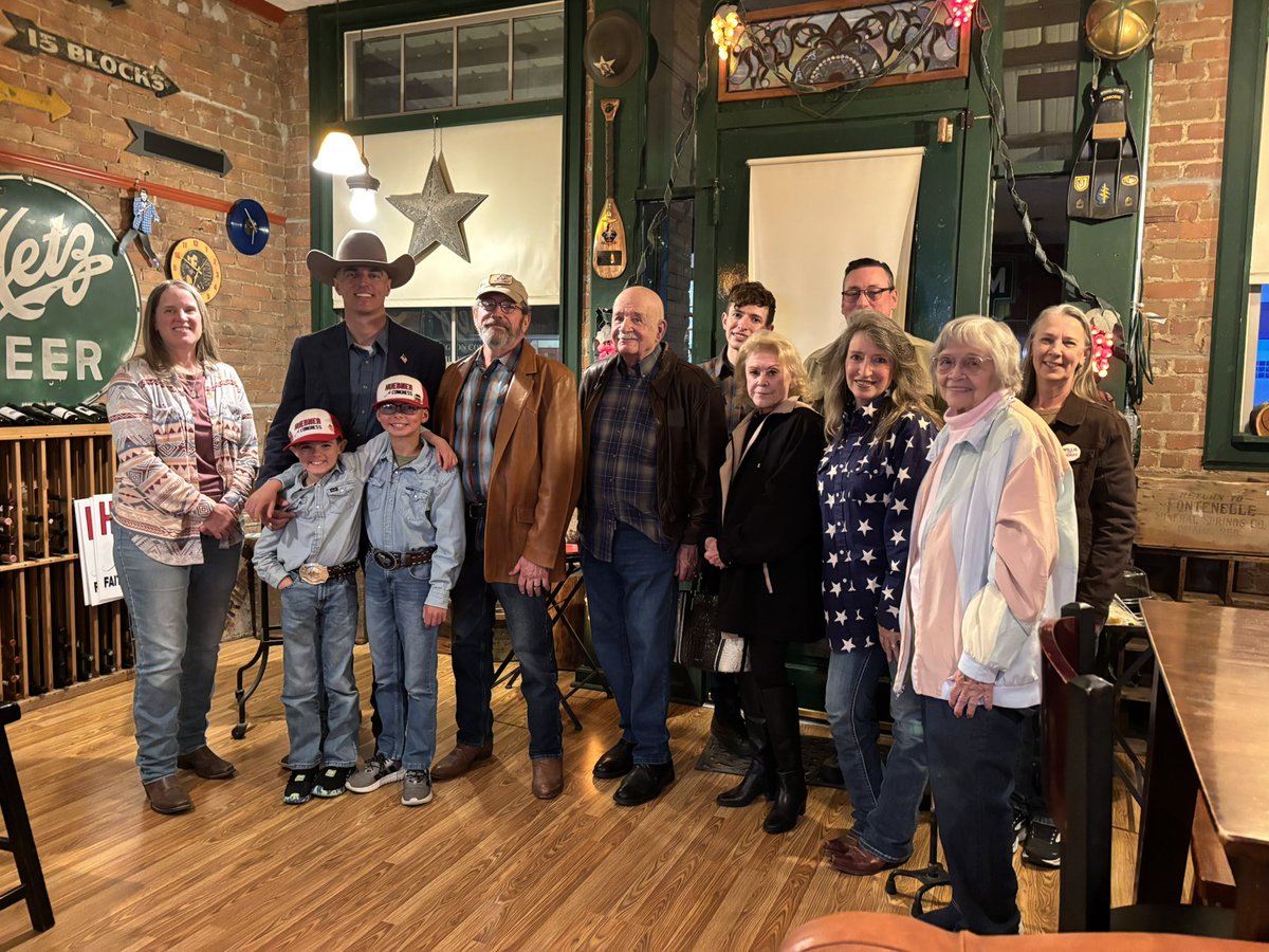 Huebner4NebrCD3's tweet photo. 🖋️ We recently enjoyed a Huebner for Congress rally in Fort Calhoun. It was a great evening of constructive, conservative conversation with fellow patriots from Washington County. We are all in this together, and conversations always outweigh lectures when dealing with politics. Your encouragement and engagement are what keep me motivated!

Thank you to our hosts and all who attended. We’re looking forward to seeing you all again soon!
