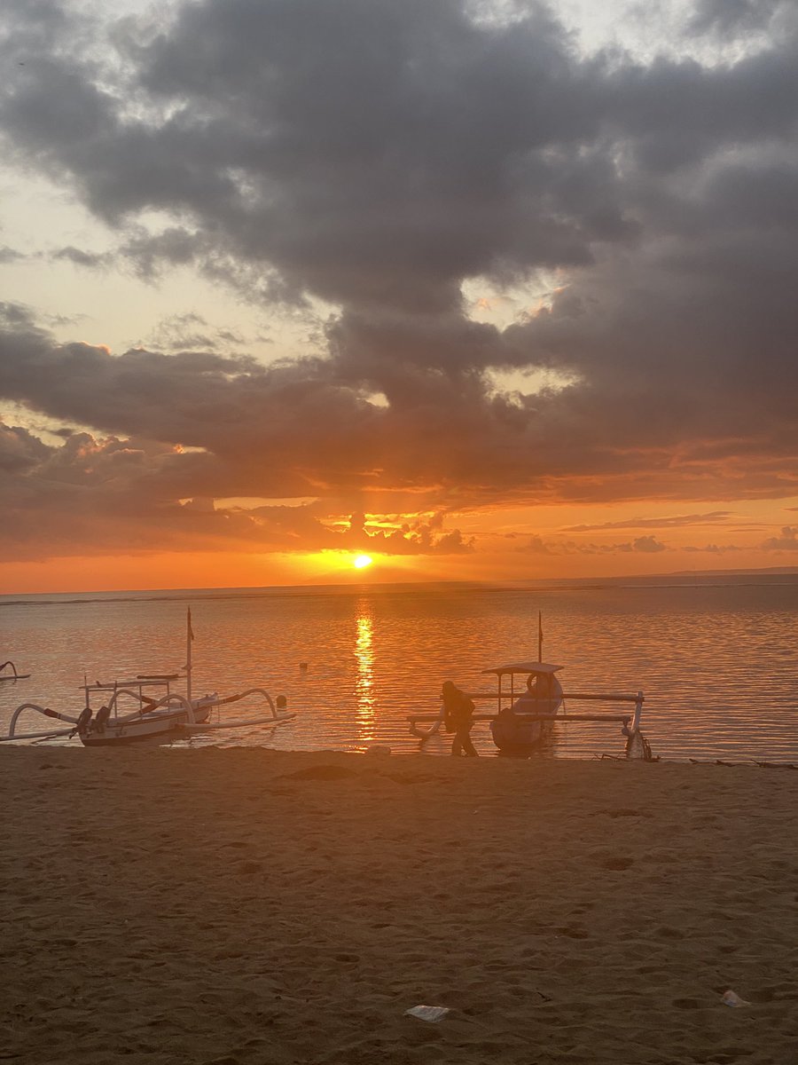 Bali Bule tweet media