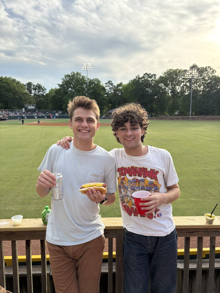 coin2kfan's tweet photo. Absolute sesh rn https://t.co/KlXEi0Gufk