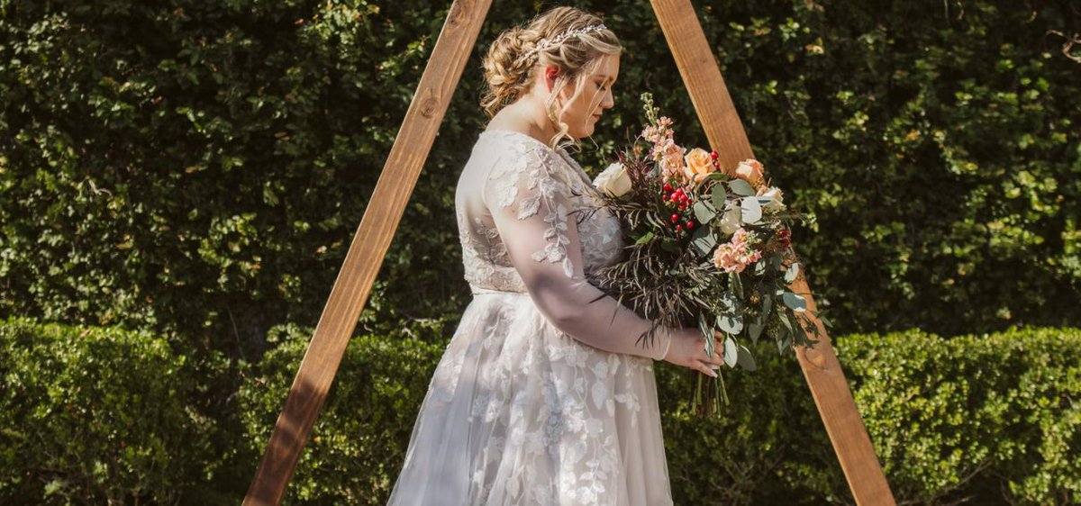 FanCDesigns's tweet photo. Before you commit to a long sleeve dress, think about the benefits and disadvantages. We'll go through the pros and cons of this dress type in this post to help you choose the best look for your wedding day.

 https://t.co/mOHsvAIo9l https://t.co/RmINExA2nv