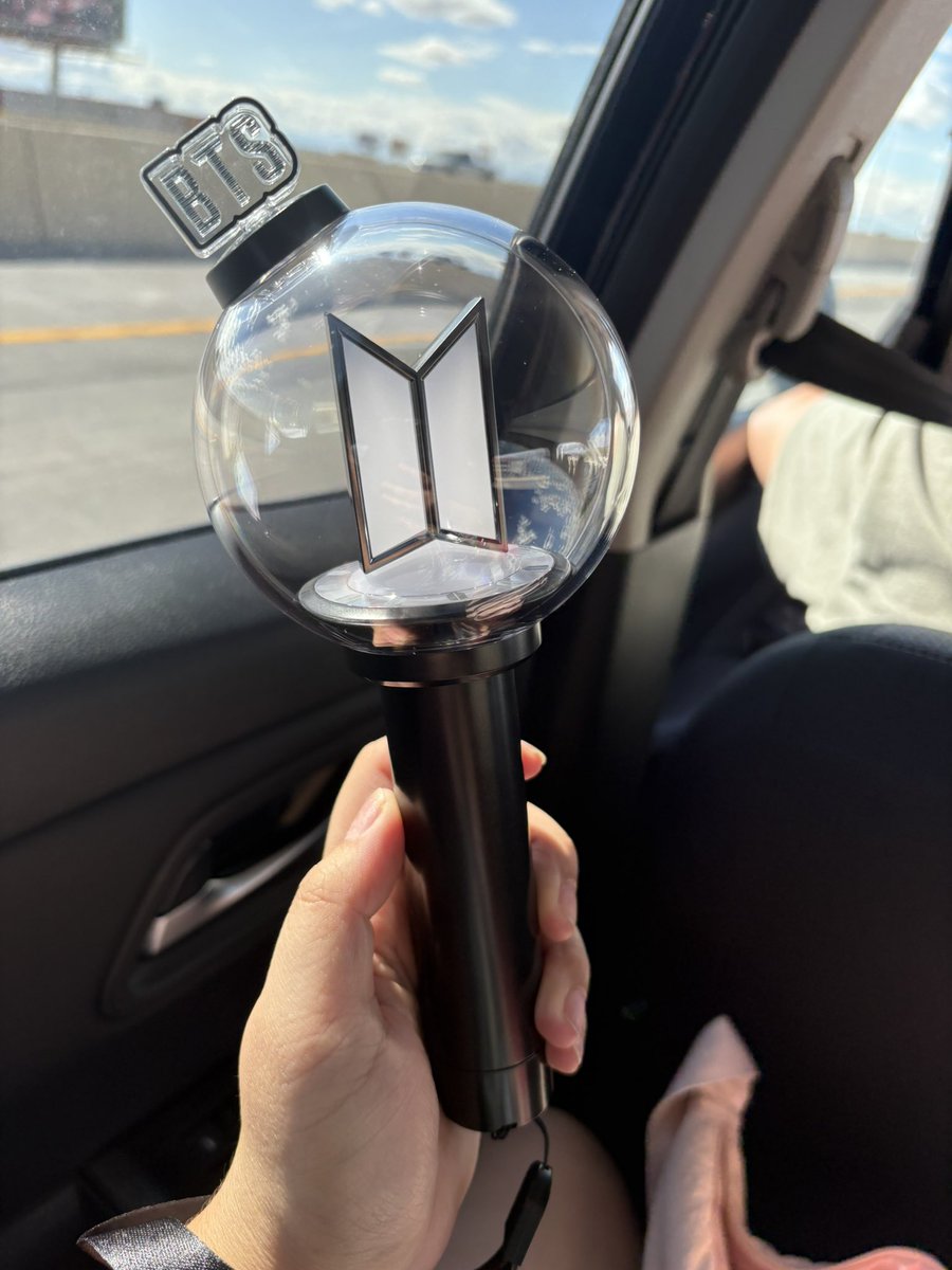SYD ⁷ IS SEEING BTS✨ tweet media