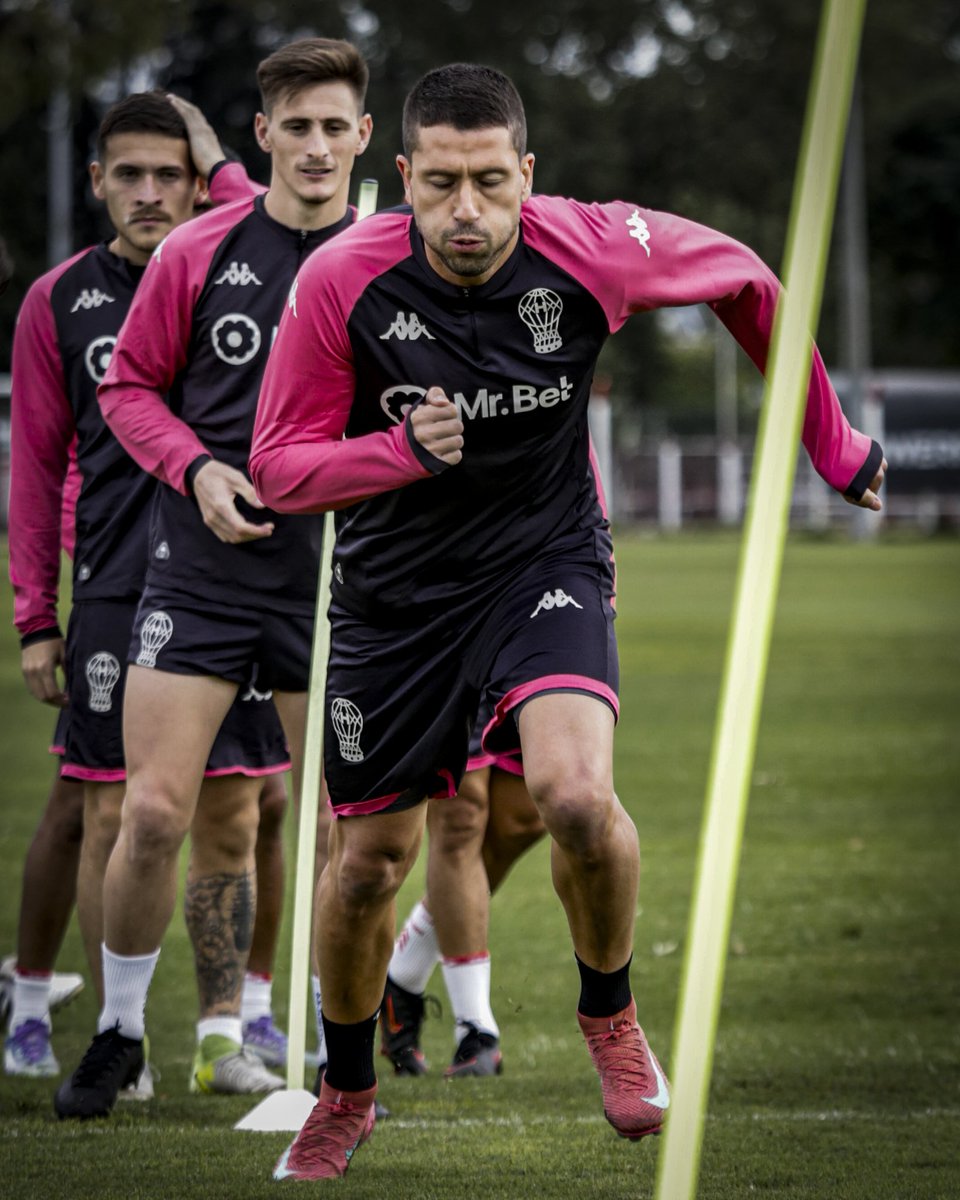 CA Huracán tweet media