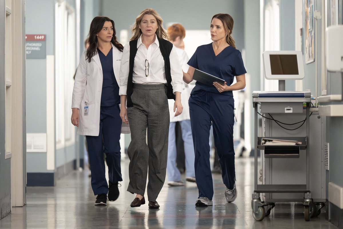 :) tweet media