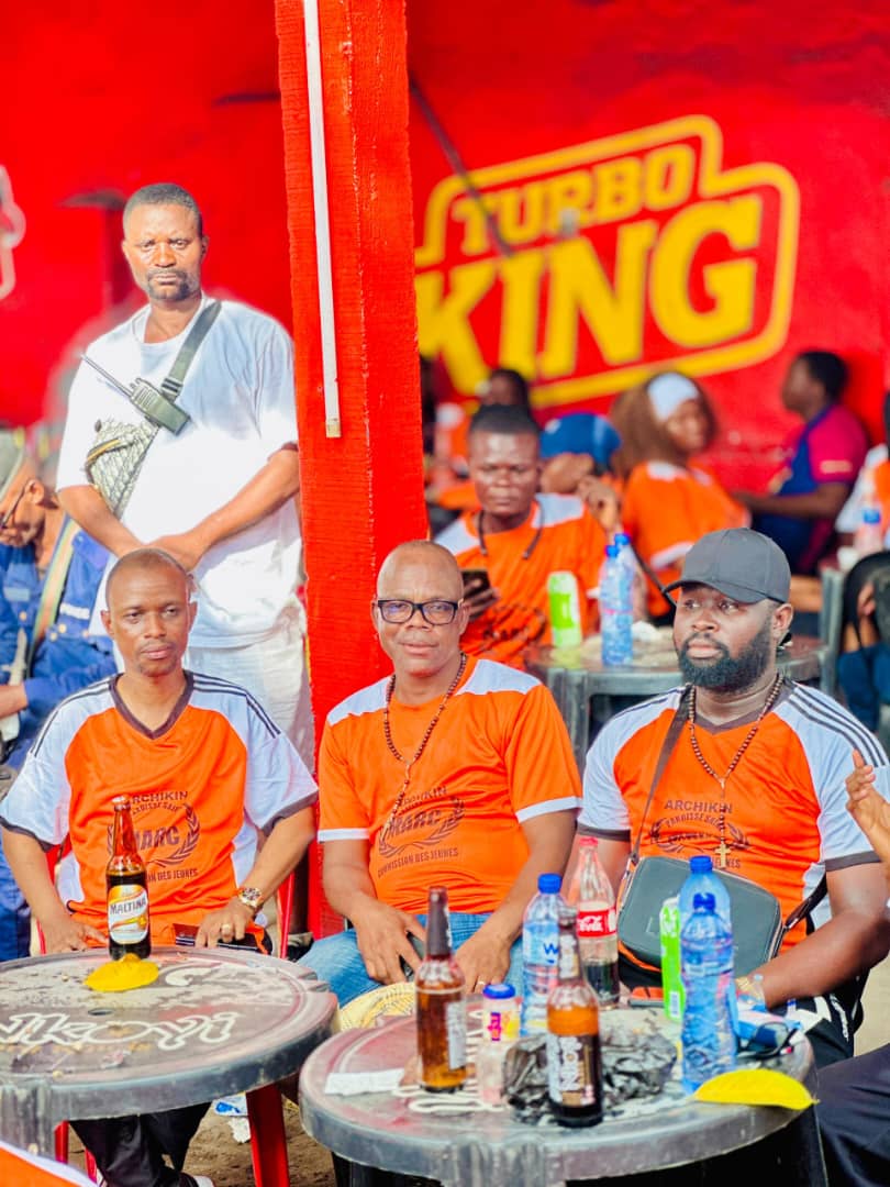 Patricemvuama's tweet photo. Présence de patron de l'unc Kinshasa le Sif  @GaborienM élu de tshangu à la marche de santé de la paroisse Saint Marc.
Un moment de solidarité et de cohésion,toujours a côtés de ses électeurs. https://t.co/mvm4f3HuDw