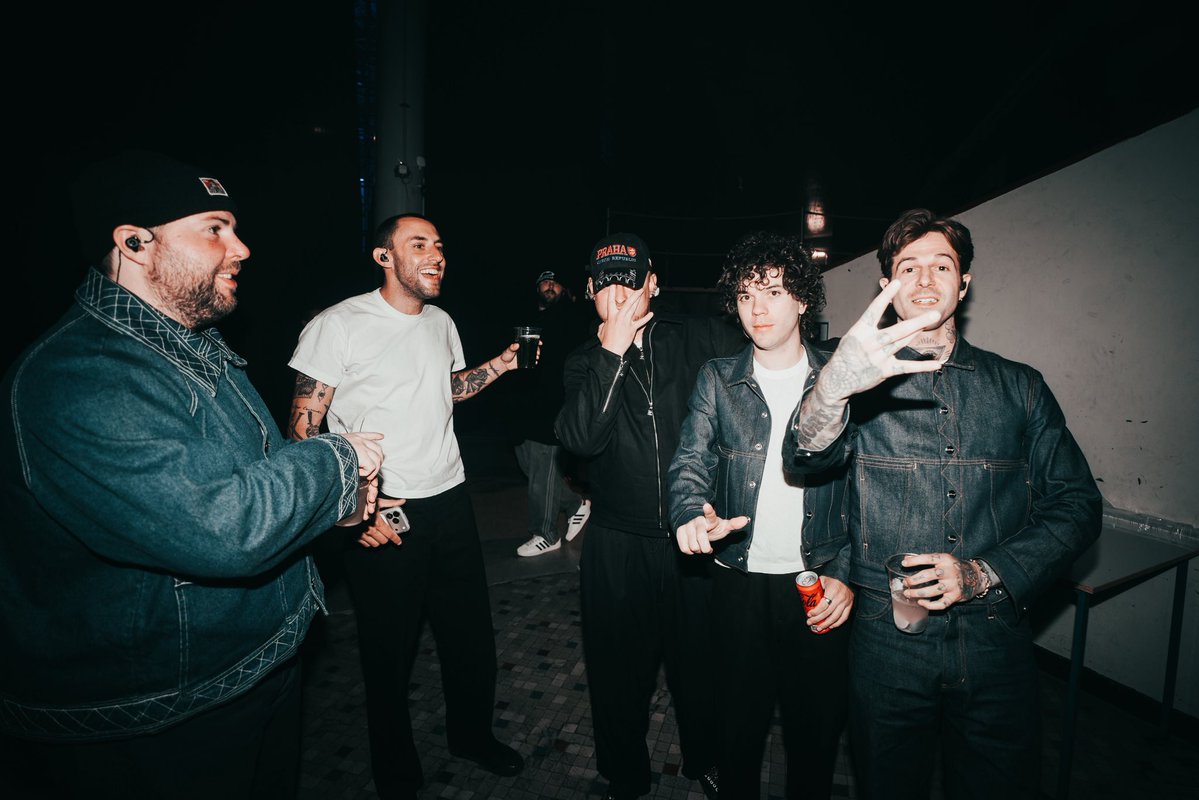 The Neighbourhood tweet media
