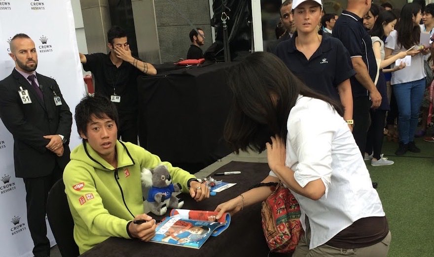 asaamii's tweet photo. 私がメルボルンに住み始めた年、伊達さんが現役復帰し、毎年１月はAustralia Openが楽しくてしかたなかった。錦織選手の試合は毎回本当に本当に面白かった。当時カメラで撮ったそれらの貴重な写真が行方不明で唯一iphoneに残っていた写真がこんなの😅錦織圭選手本当にお疲れ様でした！ https://t.co/p1eMAuMlxL