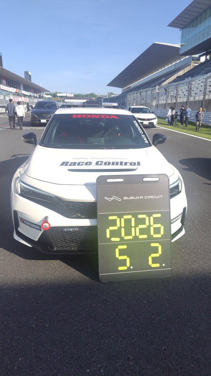 hiroari19's tweet photo. おはようございます☀
鈴鹿サーキット到着！！
めっちゃ晴天に恵まれた☀☀ https://t.co/ROL82sUq8C