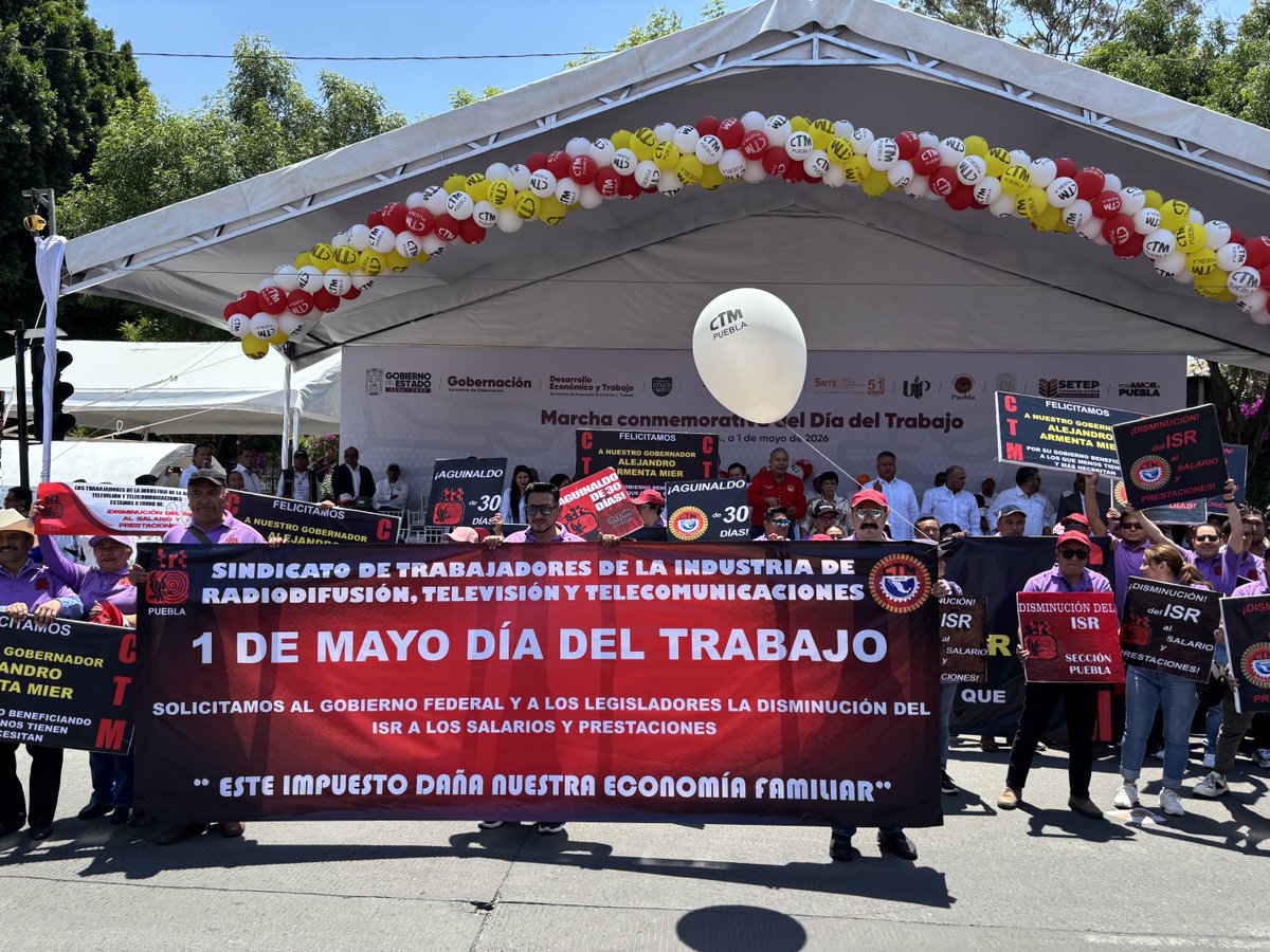 StirttPuebla's tweet photo. Con mucho entusiasmo nuestros compañeros marcharon para conmemorar el Día Internacional del Trabajo con demandas laborales como la Disminución del Impuesto sobre la Renta entre otras. https://t.co/izY7J1VwjF