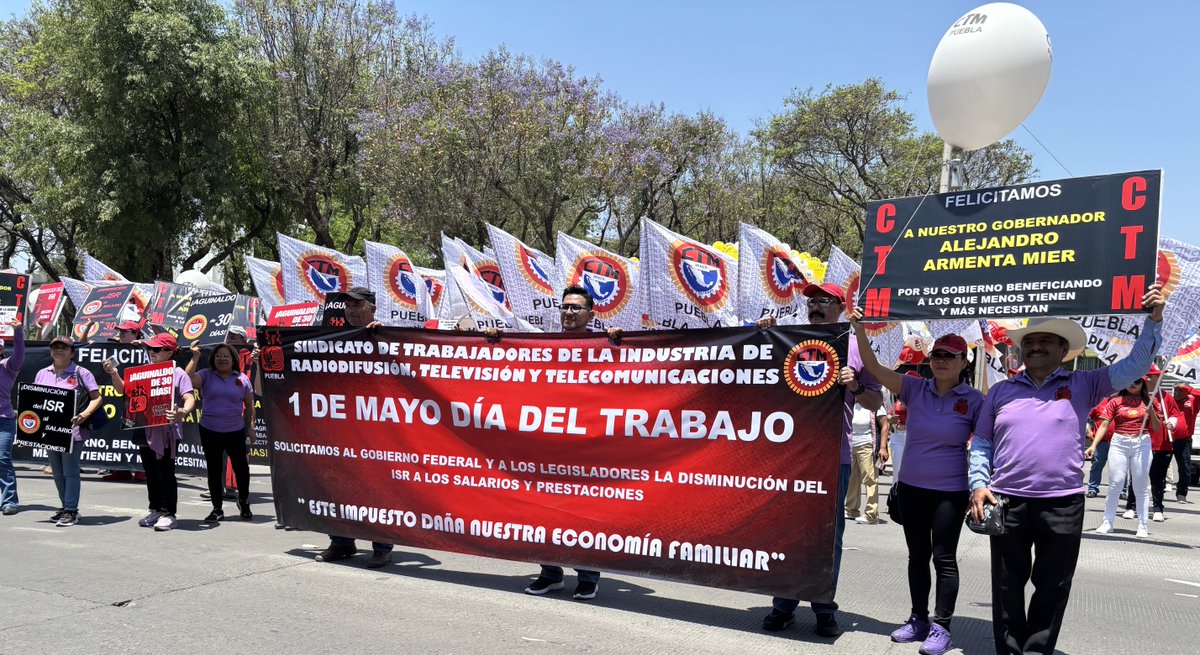 StirttPuebla's tweet photo. Con mucho entusiasmo nuestros compañeros marcharon para conmemorar el Día Internacional del Trabajo con demandas laborales como la Disminución del Impuesto sobre la Renta entre otras. https://t.co/izY7J1VwjF