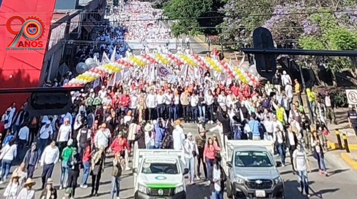 #HonorAquienHonorMerece. En el marco de una ESPECTACULAR MARCHA en la que participaron decenas de miles de trabajadoras y trabajadores, rindiendo  homenaje a los mártires de Chicago, Cananea y Río Blanco; 
La <a href="/CTMPuebla/">CTM_FTPuebla</a> y su Líder <a href="/leobardosoto/">Leobardo Soto</a> entregan la MEDALLA 🏅 al Mérito