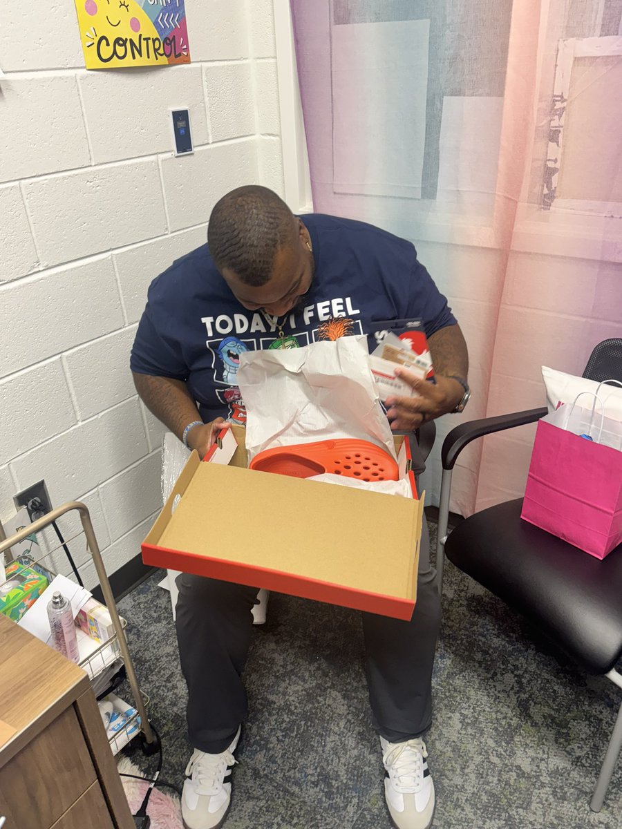 AGtheAP's tweet photo. Celebrating our amazing leader @QuaviousWright Happy National Principal’s Day!! 🎉 @BCE_HCS https://t.co/2dMSfvm1OQ