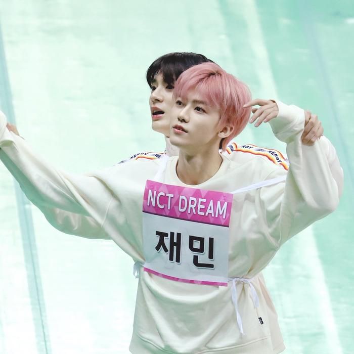 존나 tweet media