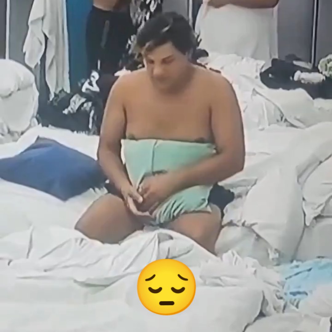 Tuve que ir a cursar con la peor de las ondas asiq me llevé el mate para hacerlo más llevadero, pensé le comparto al profe y me hago amiga. Cdo me vio tomar el primer mate me dijo que no se podía tomar en su clase y que eran malas costumbres