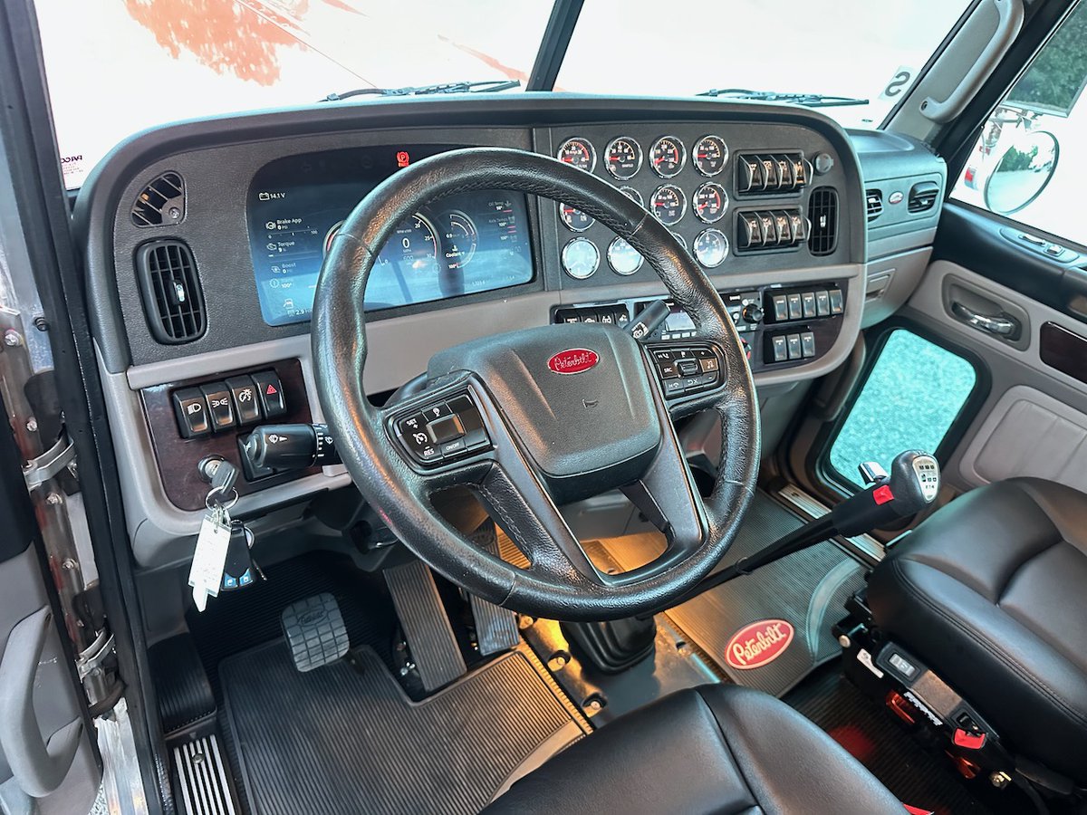 SusanBlake49282's tweet image. FOR SALE: 2023 Peterbilt 389 3-Axle Tractor 🚛
Low miles, ready to hit the road today. Clean, reliable, and priced to move.
📍 Location: California
🛣️ Miles: 107,895 
💰 Price: $164,900
DM for specs, more photos, or to schedule a viewing.
#TrucksForSale #Trucking #OwnerOperator