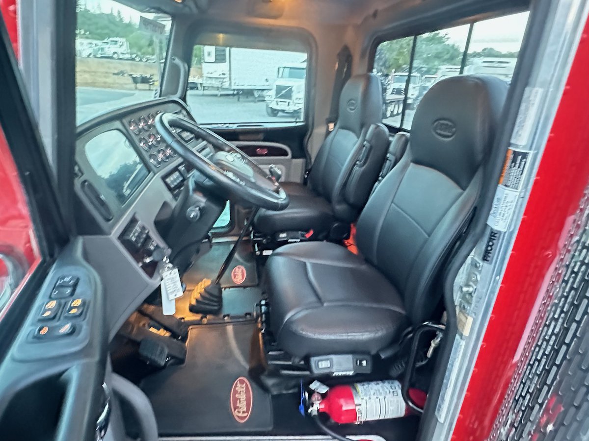 SusanBlake49282's tweet image. FOR SALE: 2023 Peterbilt 389 3-Axle Tractor 🚛
Low miles, ready to hit the road today. Clean, reliable, and priced to move.
📍 Location: California
🛣️ Miles: 107,895 
💰 Price: $164,900
DM for specs, more photos, or to schedule a viewing.
#TrucksForSale #Trucking #OwnerOperator