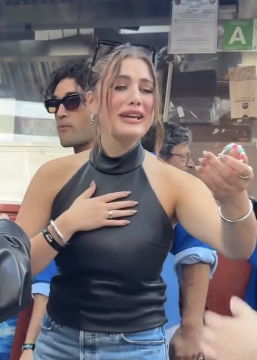 Ella Bright Brasil tweet media