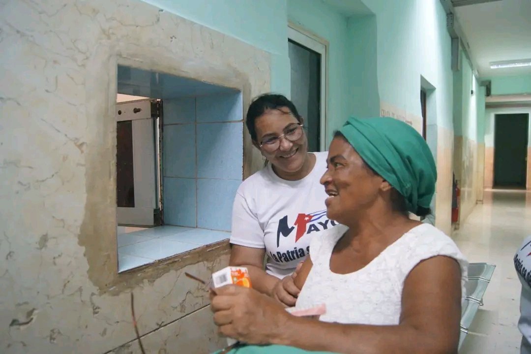 Aymé es joven doctora,Salvadora es pantrista,lleva 40 años en el Hospital Infantil,María  también es  pantrista en la Sala de Terapia
Son tres mujeres,con diferentes edades y profesiones en un mismo lugar con una esencia común:Amor a lo que hacen y sentido del momento histórico