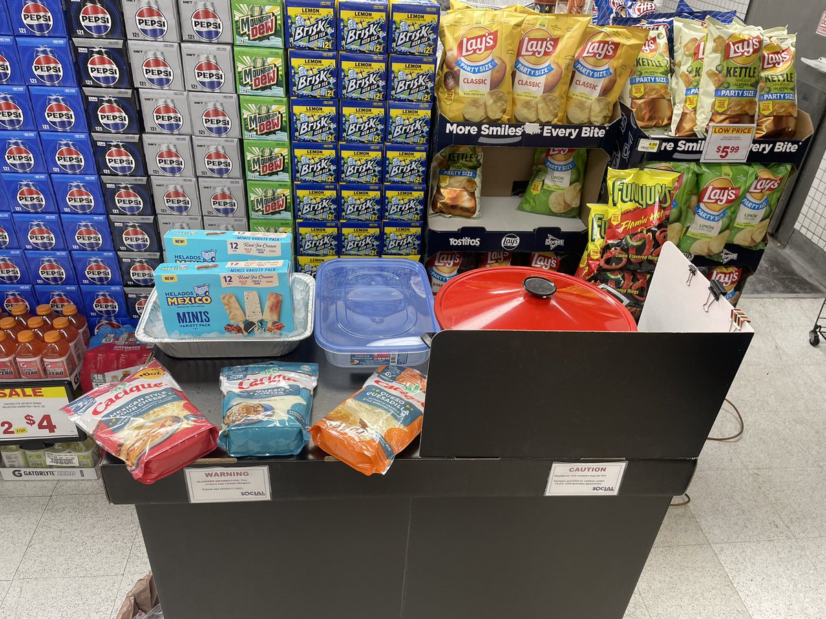 welivethisent's tweet photo. Good afternoon from @StaterBrosMkts 
#133. I am making quesadillas for sample with Cacique cheeses. I also have Helados Mexico mini popsicles. Grab em all for the low Stater Bros price. I'll be here til 4:30pm!
@SocialSampling https://t.co/7PD4fLemYo