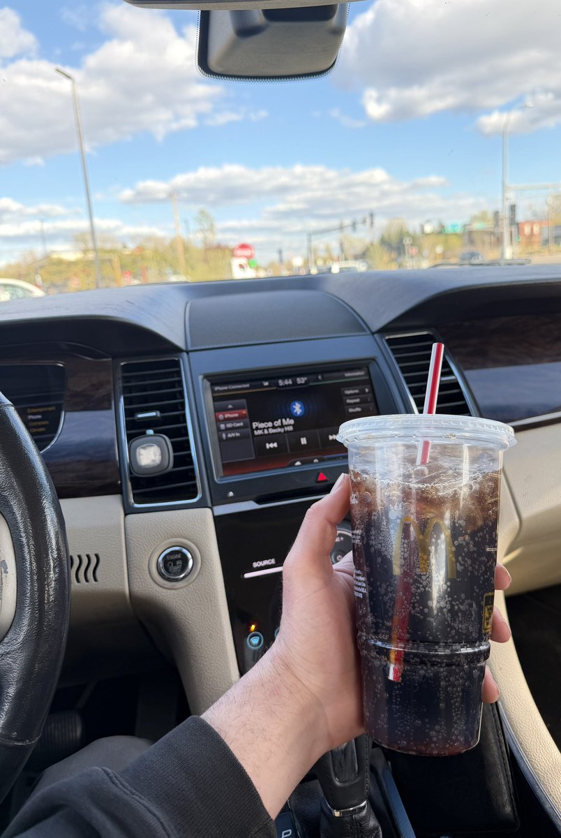 JBGOOTER's tweet photo. McDonald’s Coke✅

Yes my hands are bigger than Derek Carr’s

Yes this is a large

Yes I make it look like a small

Yes I thew a nasty circle changeup back in my playing days 

Any other questions?

#cardox #DerekCarrHater https://t.co/qqJN7mGuYf